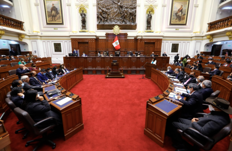 Lee más sobre el artículo Proponen aplicar figura de “silla vacía” a congresistas condenados por minería ilegal