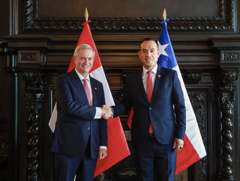 Lee más sobre el artículo Chile expresa apoyo tecnológico para la lucha contra la minería ilegal en Perú