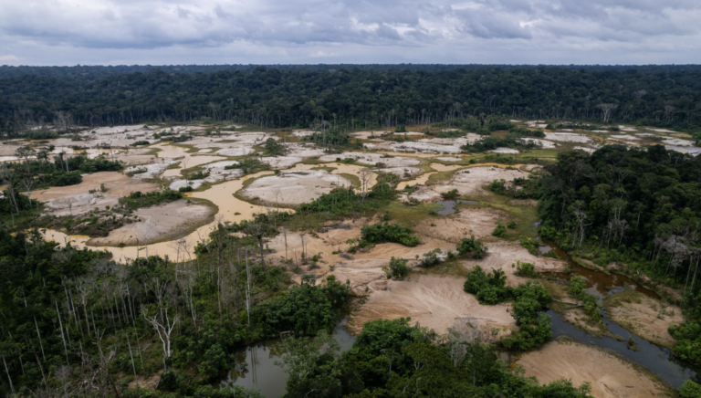 Lee más sobre el artículo Minería ilegal ya alcanza todas las regiones del Perú, alerta informe internacional