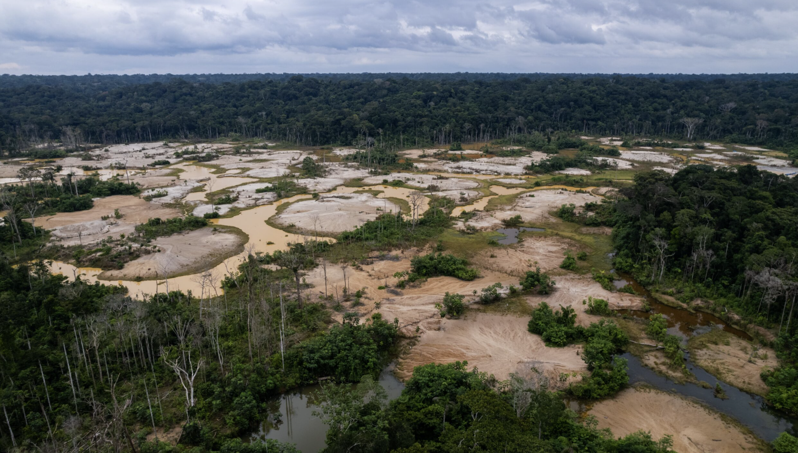 Lee más sobre el artículo Minería ilegal ya alcanza todas las regiones del Perú, alerta informe internacional